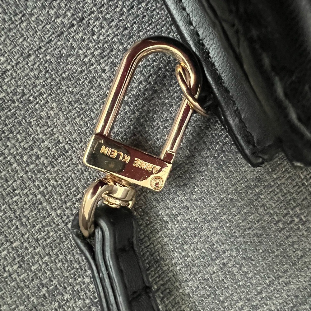 NWT ANNE KLEIN BIFOLD WALLET WRISTLET CASE - Picture 4 of 6